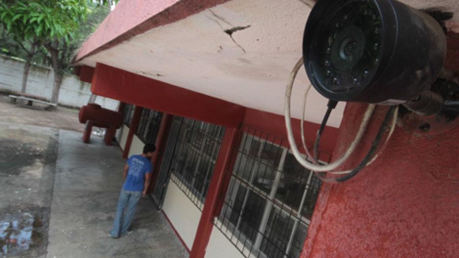 Podrían enlazar videovigilancia de escuelas públicas con el C-4