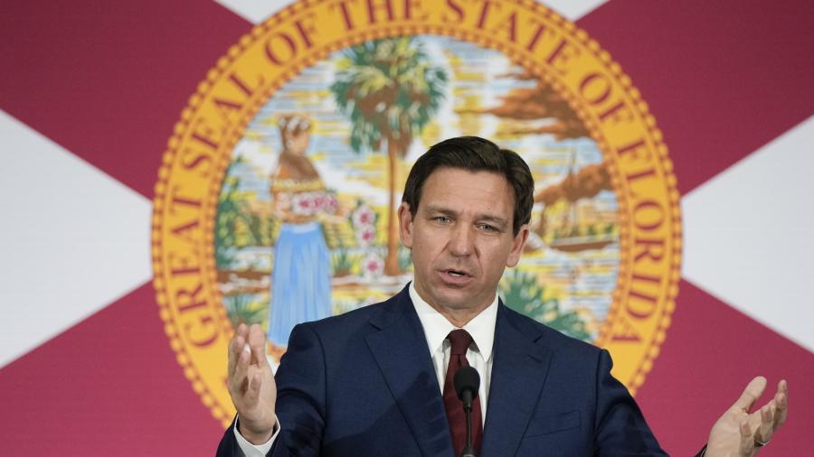 AMLO tiene desastre por cárteles y migrantes: Ron DeSantis