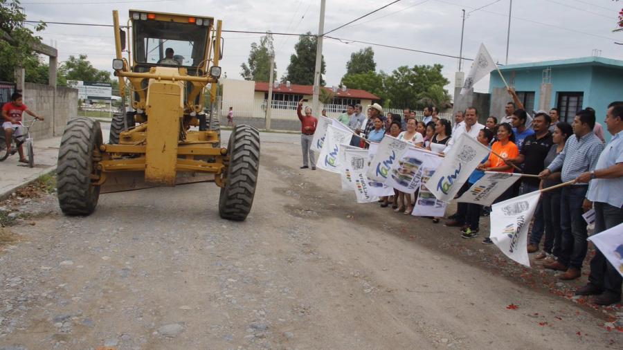 Da inicio obra de pavimentación