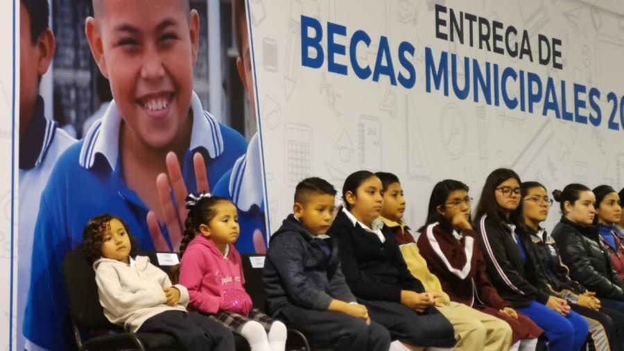 Da inicio la entrega de becas municipales 2019