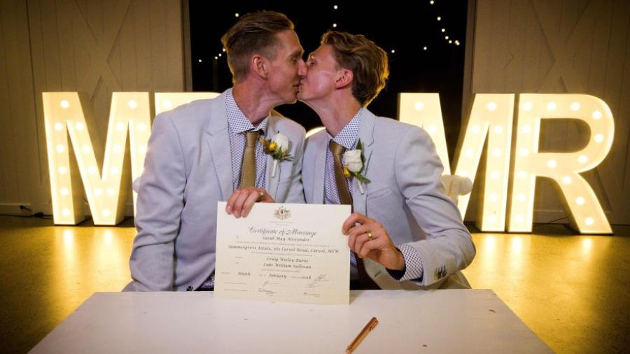 Australia celebra el primer día de matrimonios igualitarios