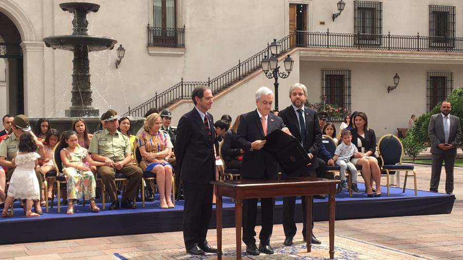 Firma Chile proyecto de ley para proteger a policías