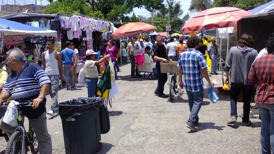 De burócratas a tianguistas