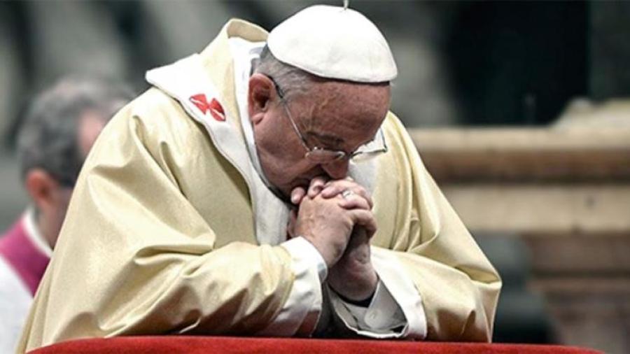 Implora "fuerza y paz" el Papa Francisco tras fatal incendio en Londres