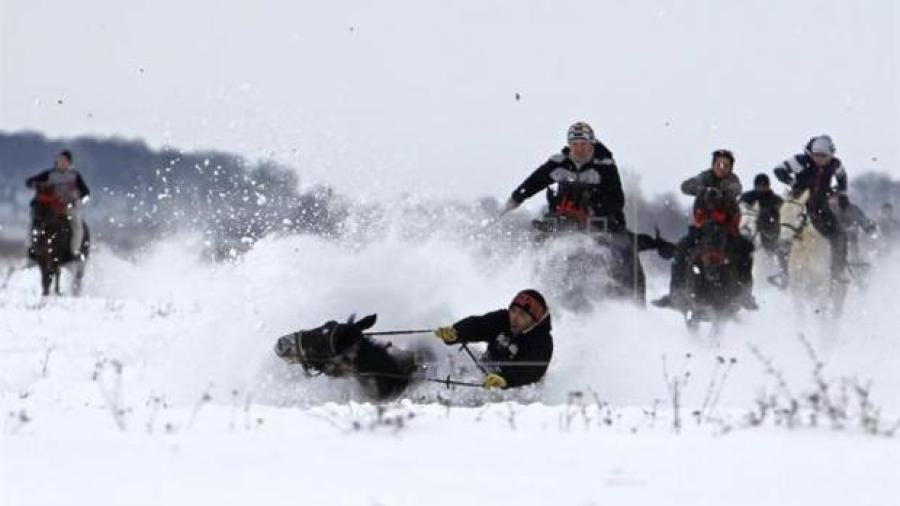 Paraliza temporal de nieve a Rumania