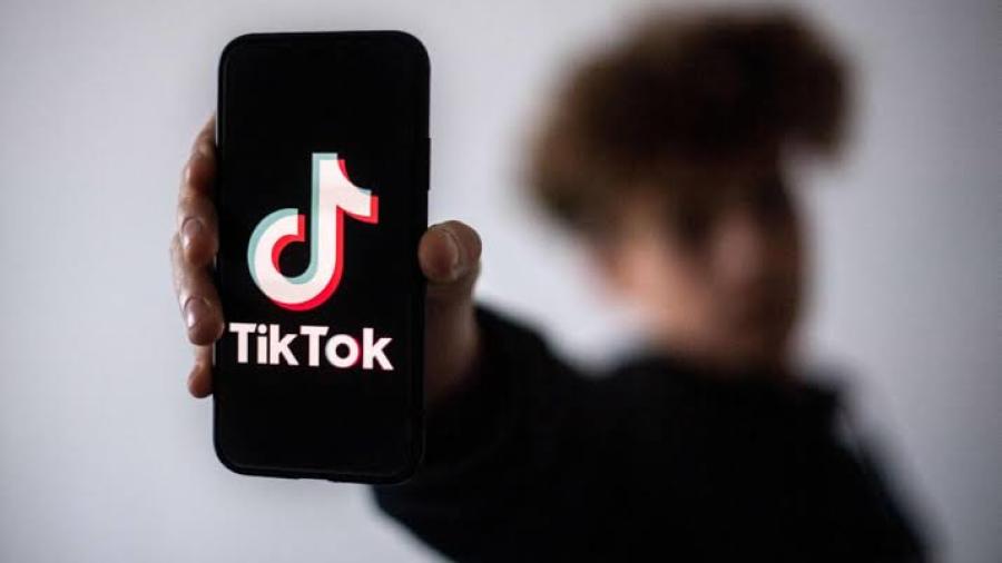 TikTok establecerá tiempo límite de uso para menores de 18