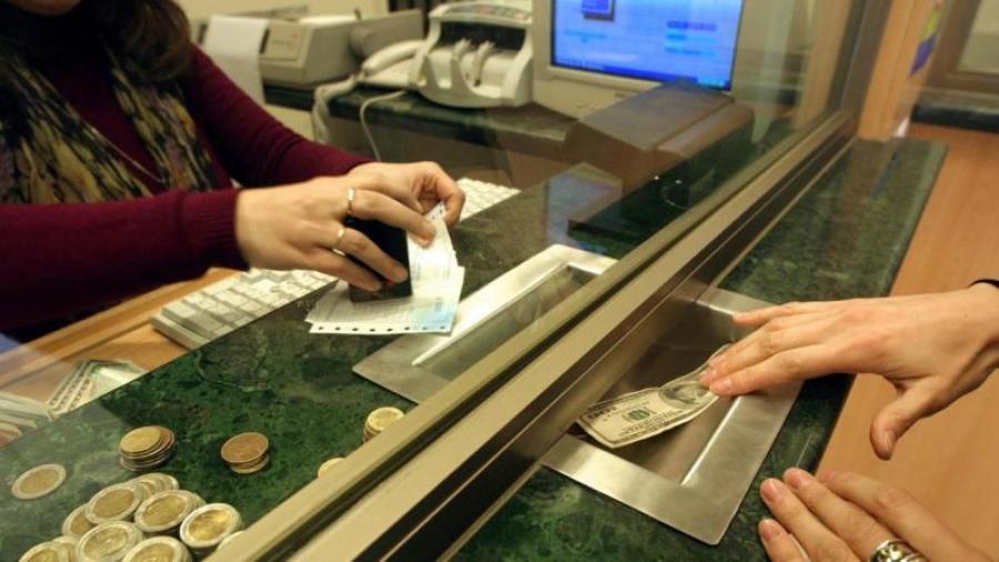 Casas de cambio venden dólar en 17.85 pesos promedio