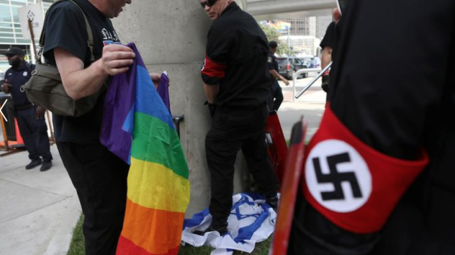 Neonazis irrumpen marcha del orgullo gay en Detroit