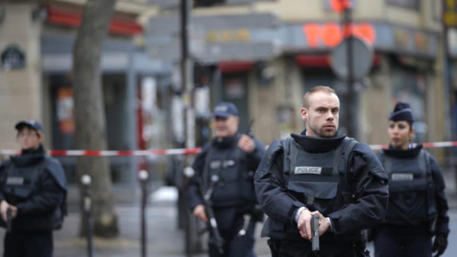 Policía abate a presunto terrorista en las afueras de París