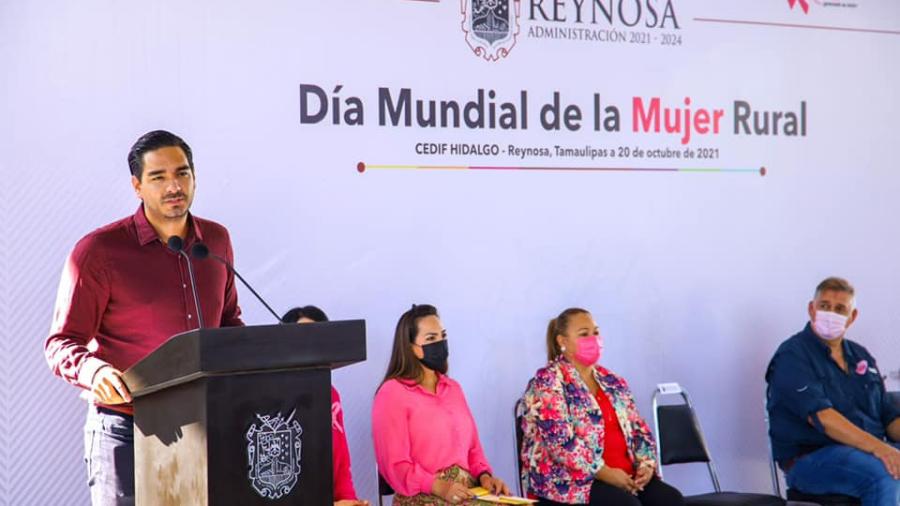 Reconoce el alcalde Carlos Peña  Ortiz  a la mujer rural en su día