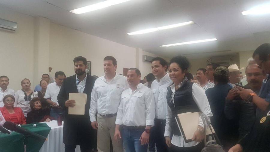 Se postulan reynosenses para diputaciones y senadurías priístas