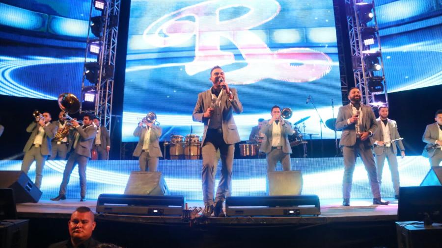 Disfrutan más de 13 mil personas con la Alcaldesa la actuación de la Banda El Recodo