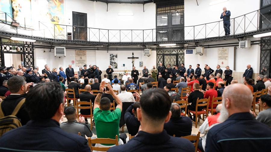 Papa Francisco visita una cárcel romana por el Jueves Santo
