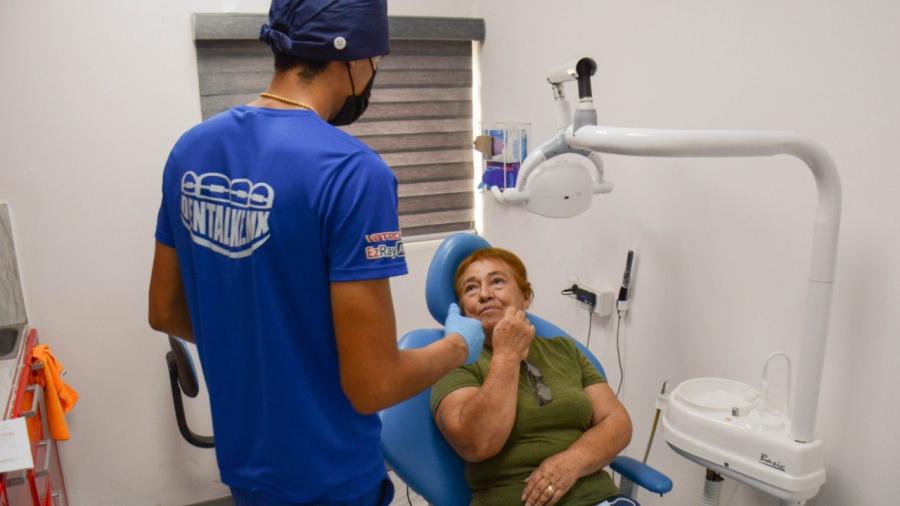 Devuelve el DIF Nuevo Laredo sonrisa a ciudadanos con campa&ntilde;a de pr&oacute;tesis dentales 