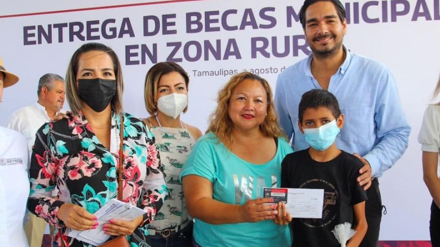 Entregará Gobierno de Reynosa Becas Municipales en ejidos de la zona sur