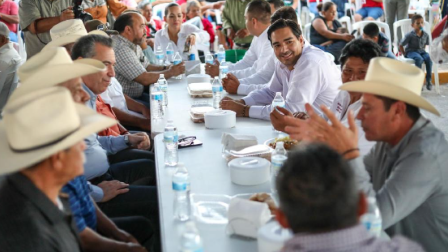 Festejan con Carlos Peña Ortiz 49 Aniversario de "Periquitos"