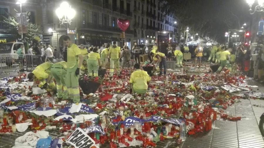 Barcelona retira los altares de Las Ramblas