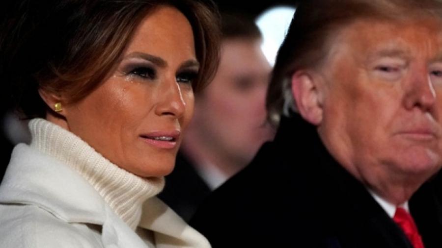 Melania Trump es captada llorando en encendido de árbol de Navidad