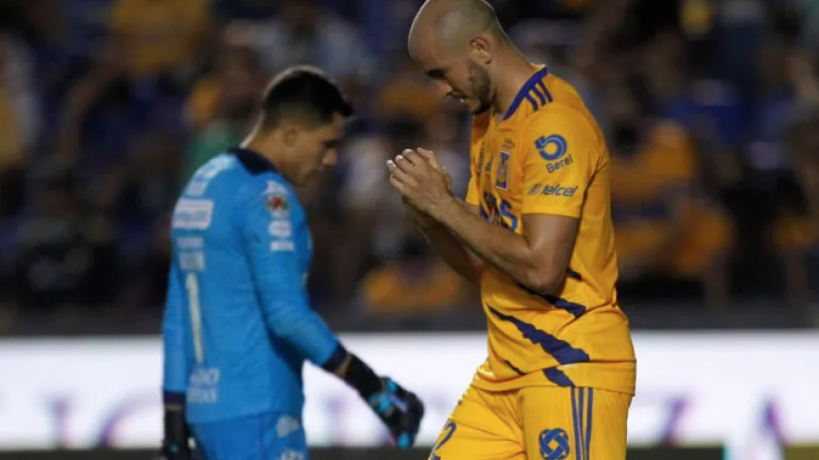 Empatan Tigres y Rayos en el volcán 