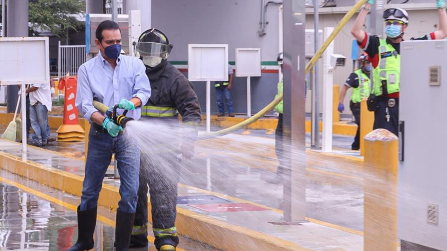 Encabeza Rivas sistema de desinfección en Puente 1