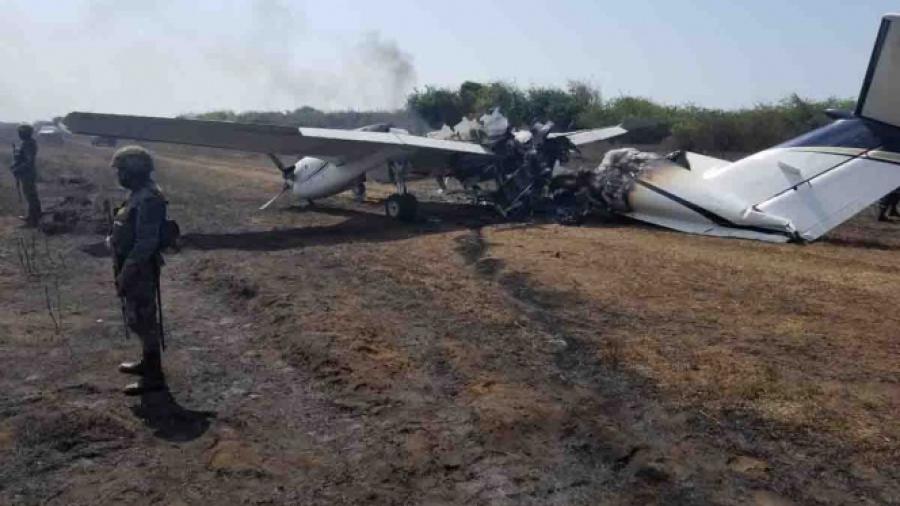 Cae avioneta en Guatemala; pasajeros huyen del lugar