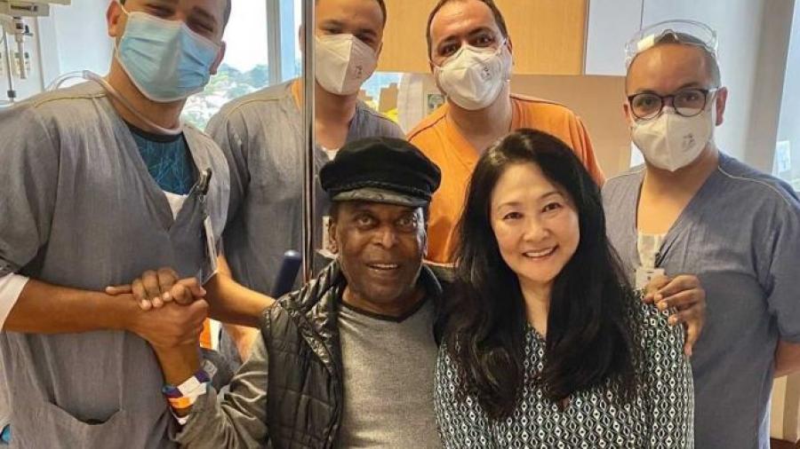 ‘O’Rei’ Pelé sale del hospital; seguirá tratamiento de quimioterapia