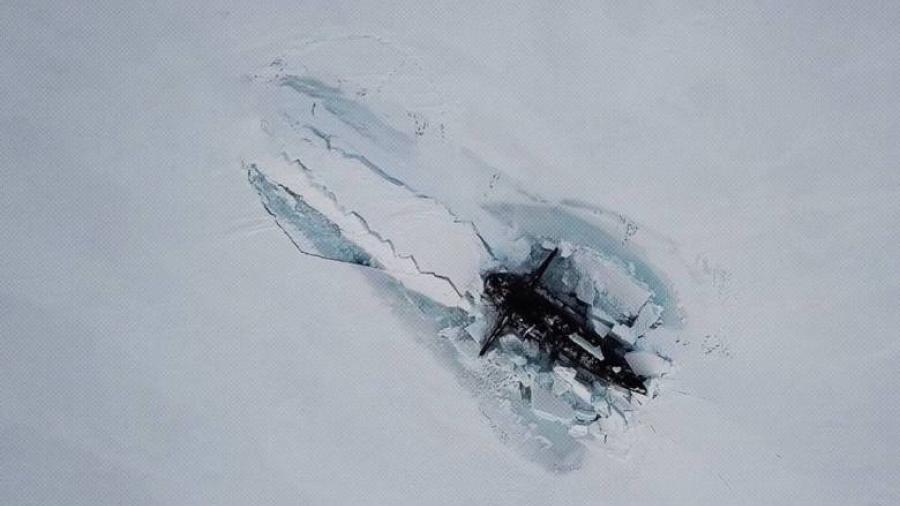 Por primera vez, emergen del hielo submarinos nucleares rusos