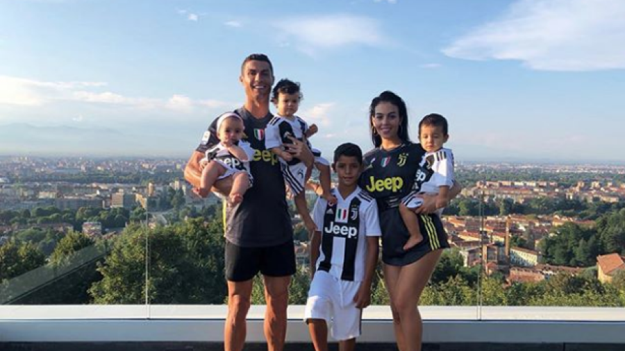 Familia de Cristiano Ronaldo se pone la bianconeri