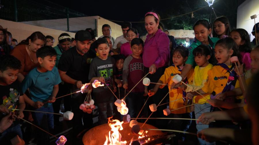 Disfrutan familias y alcaldesa Carmen Lilia Canturosas de lunada en el Zoológico de Nuevo Laredo