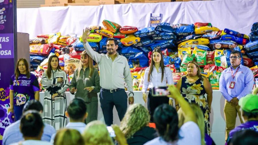 Entregó Alcalde Carlos Peña Ortiz 13 toneladas de croquetas a rescatistas de Reynosa 