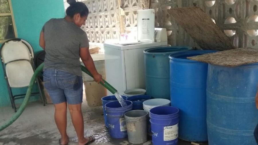 Pipas con agua atienden solicitudes en colonias y ejidos