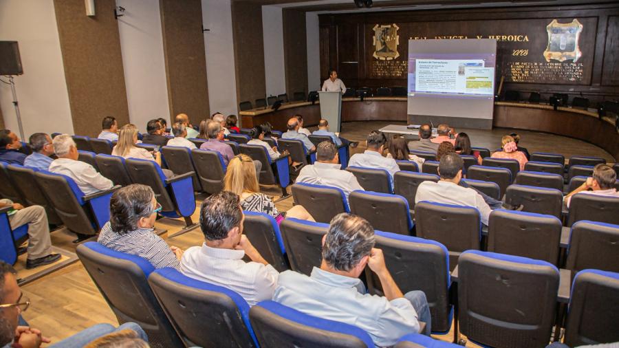 Capacita Comisión de Estudios Reglamentarios en el Cabildo de Matamoros, a servidores públicos