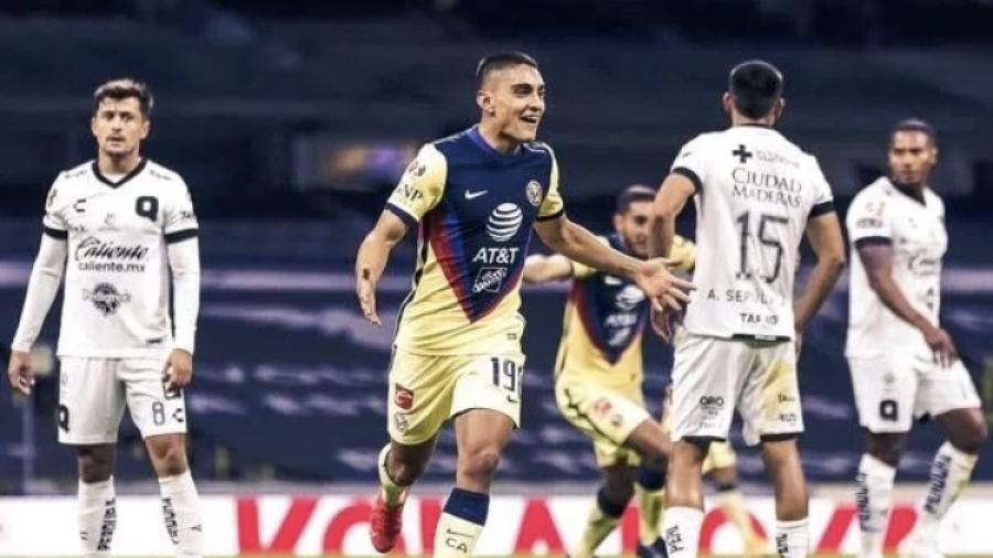 America se impone ante los Gallos