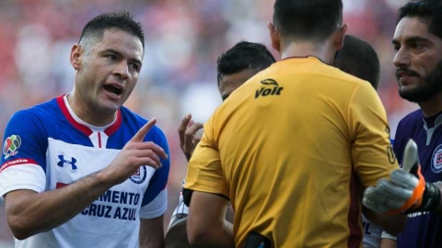Pablo Aguilar se disculpa tras salir expulsado