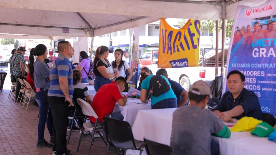 Ciudadanos acuden a programa municipal “Empleo en tu Colonia”