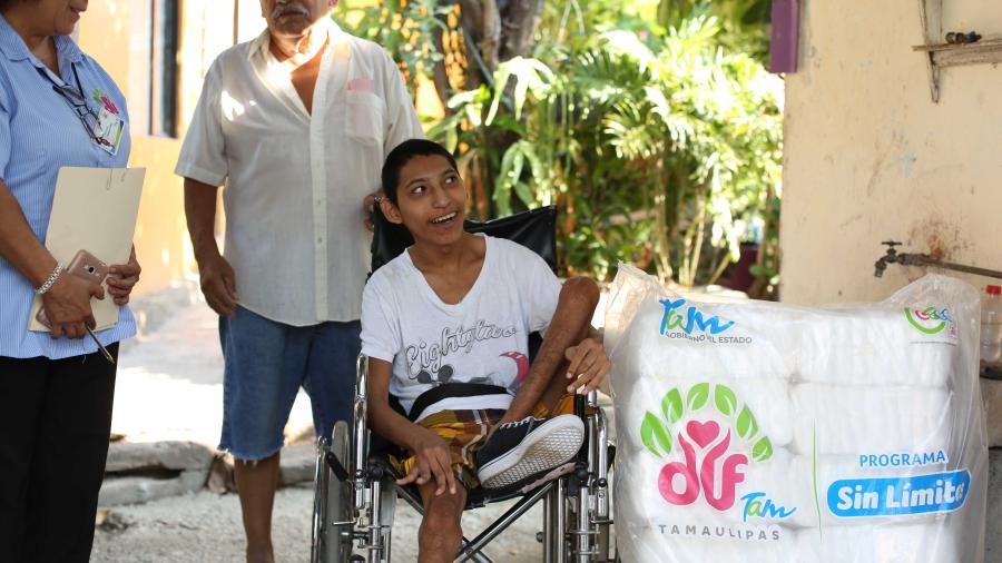 Entrega DIF Tamaulipas dotaciones Sin Límites a personas con discapacidad severa