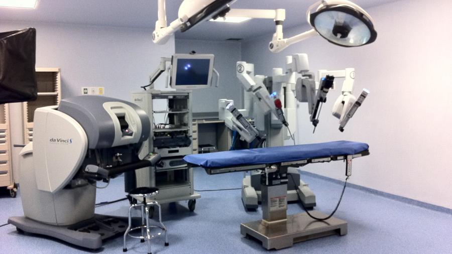Cirujanos de Valle del Río Grande utilizan robots para limitar contacto con pacientes 