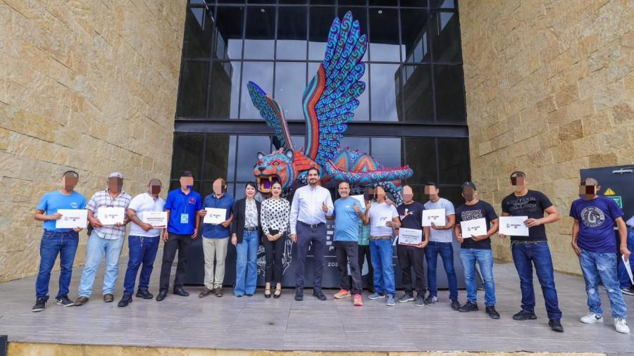 Egresó primera generación de Tazo Dorado en Reynosa 