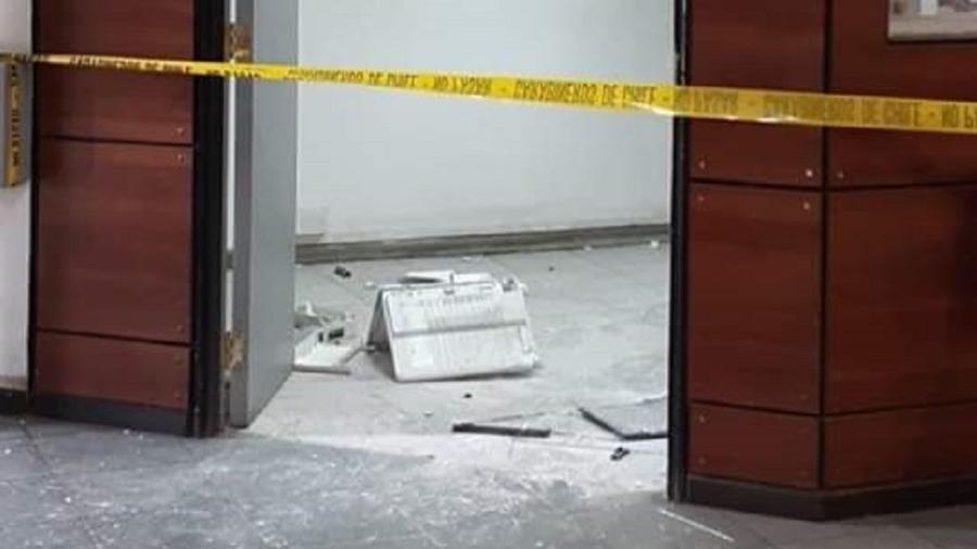 Al menos 5 funcionarios lesionados tras explosión de paquete bomba en Chile