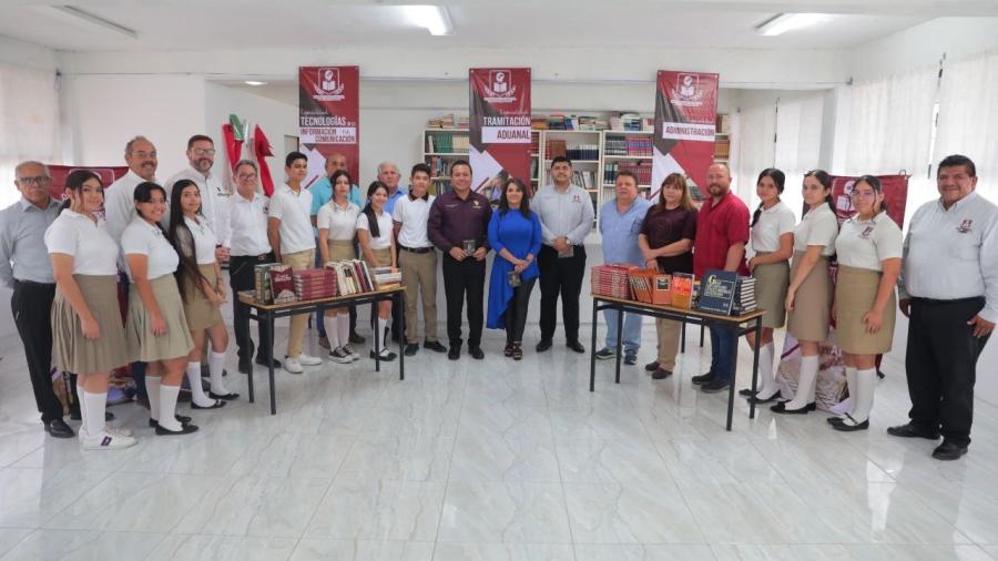 Dona Fundación Poniatowska 2 mil libros para enriquecer acervo cultural de prepas municipales