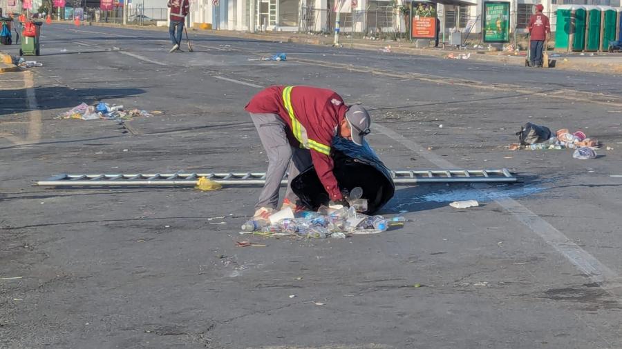 Cuadrillas de Servicios Públicos Primarios limpian calles tras festejo por el 177 aniversario