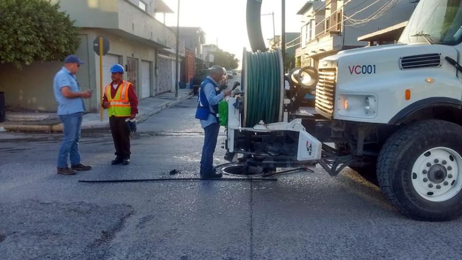 Comapa trabaja con equipo vactor