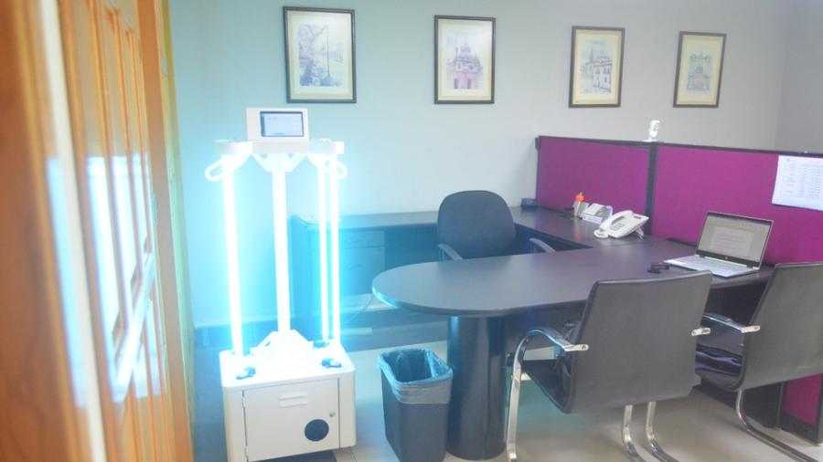 Estudiante del Tec de Monterrey crea robot desinfectante