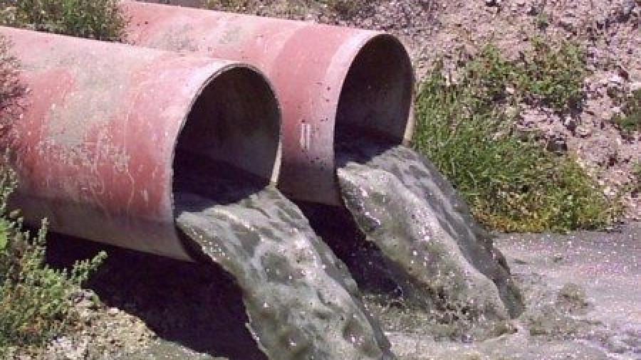 Solicita EU investigación sobre derrame de aguas negras desde México