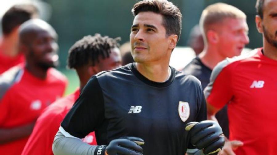 Memo Ochoa con nuevo look 