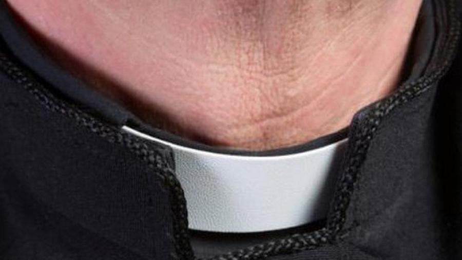 Condenan a 25 años de prisión a cura argentino por abuso de menores