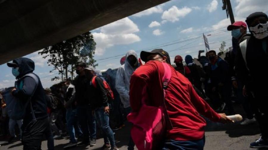 Normalistas de Ayotzinapa agreden el 27 Batallón de Infantería en Iguala Guerrero