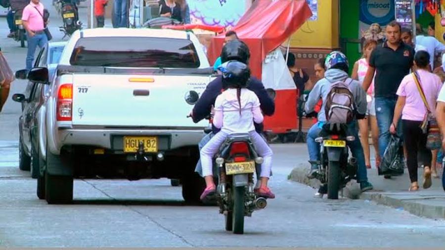 Aprueban reforma que prohíbe a menores de 12 años el uso de motocicletas 