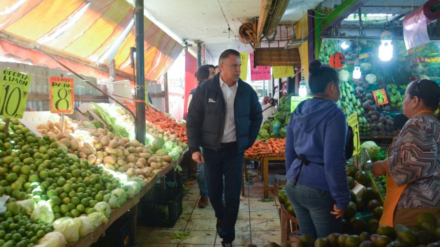 Atiende Chucho Nader Problemáticas que Afectan a Locatarios de los Mercados
