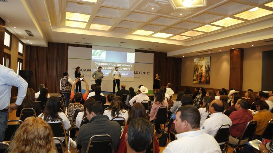 Capacitan a servidores públicos sobre discapacidad y lenguaje incluyente